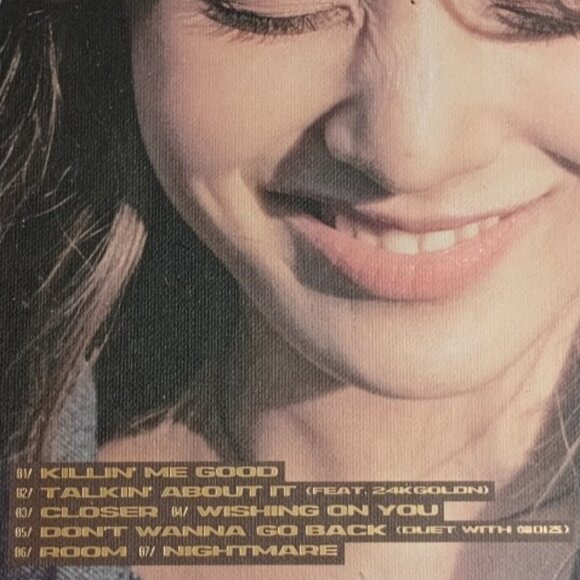 JIHYO ZONE The 1st Mini Album With Photo Book *Wear on book cover* - Picture 2 of 8